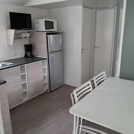 Du Petit Bonheur 캠프장 *